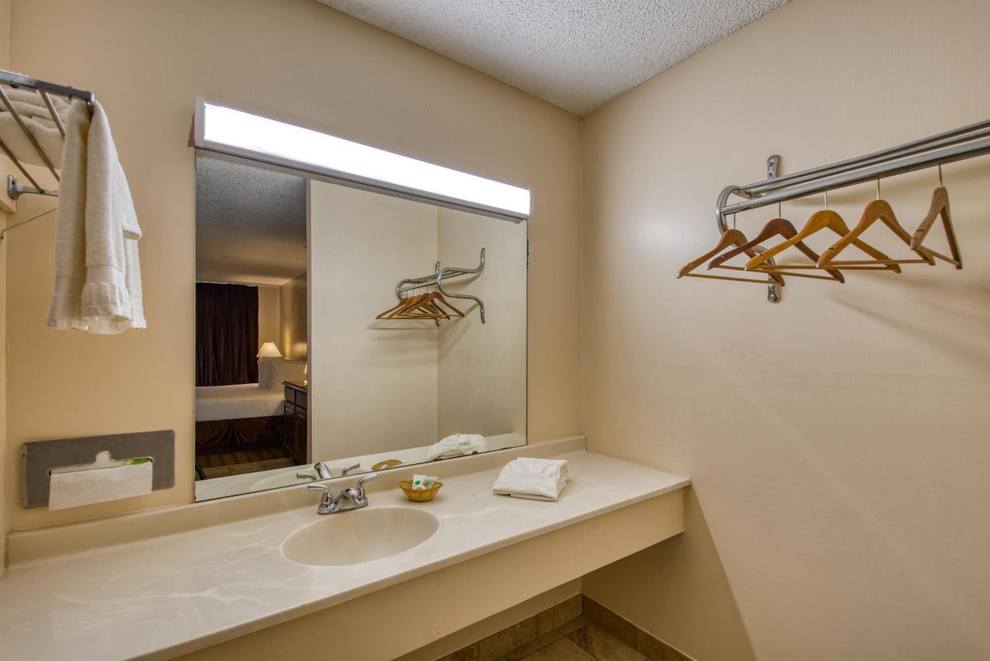 Palms Garden Inn Ellisville Exterior photo