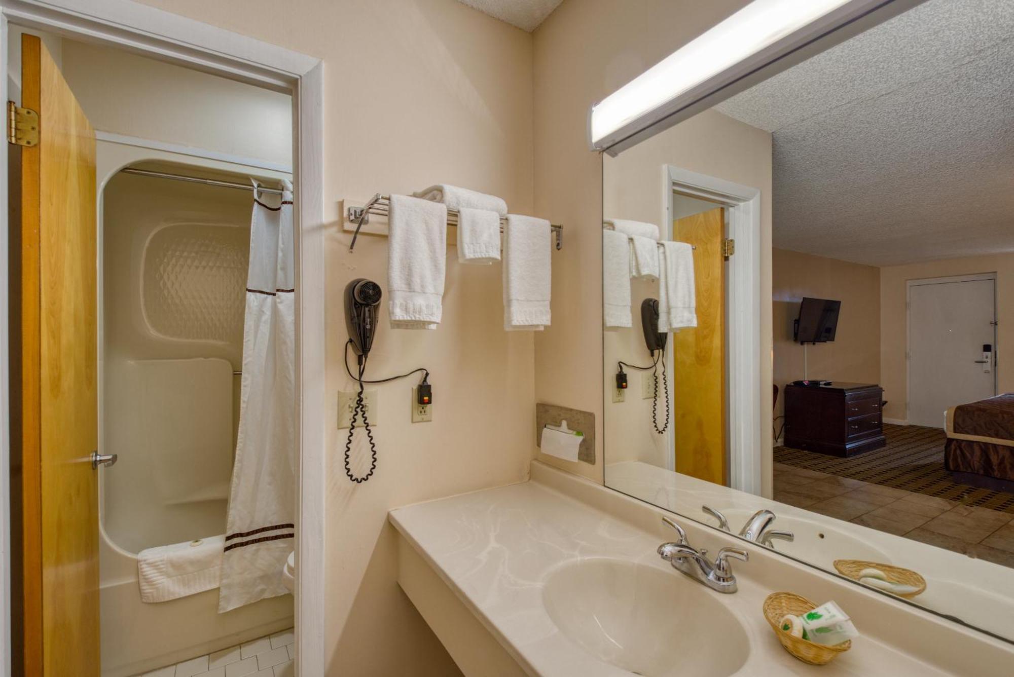 Palms Garden Inn Ellisville Exterior photo